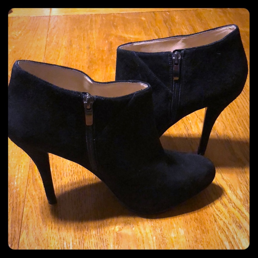 Black ankle bootie heels